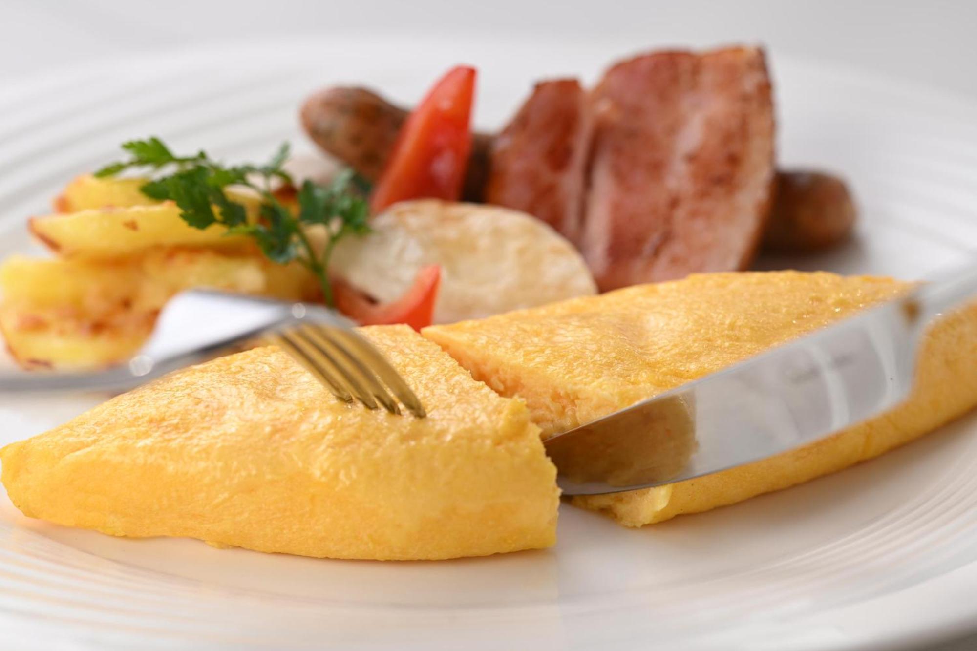 The Royal Park Hotel Iconic Kyoto Eksteriør billede A potato omelette